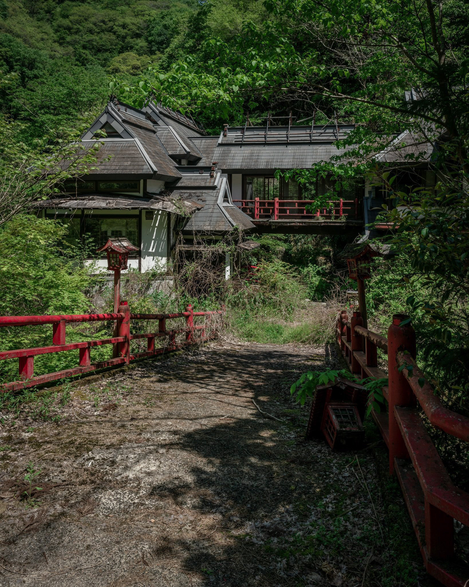 toshibo｜書籍『8月32日』｜廃墟と写真 (@JIYUKENKYU_jp) / X