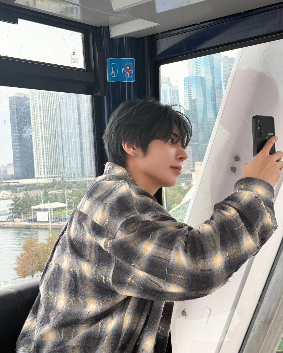 ningnyangzz's tweet photo. Whose boyfriend is this ? https://t.co/Y2AuyUIlIq