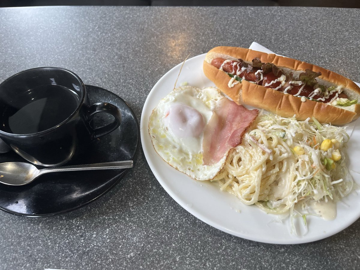 aotoraffic's tweet photo. 行った先でお店探して衣食住を済ませ、
地域に貢献する活動😋
#てぃーたいむぶるどっく https://t.co/shXyFK6shq