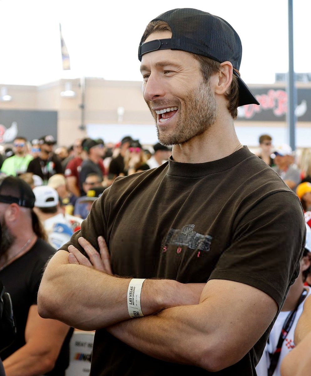 glenbrina's tweet image. tears running down my thighs or whatever sabrina carpenter said