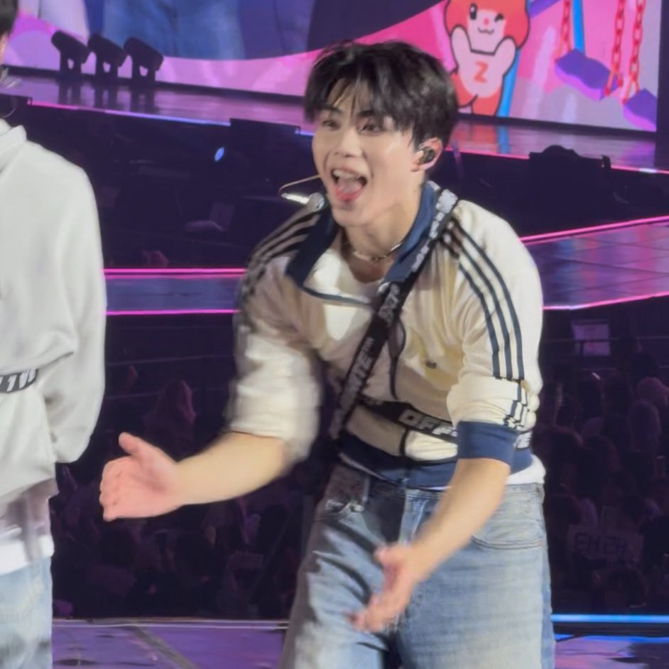 Gunwook Brasil 🧸 (@gunwookbr) on Twitter photo 🧶| Melhores momentos do Gunwook durante os três dias de abertura da HERE & NOW World Tour em Seoul!!
#ZB1 #ZEROBASEONE #박건욱 #GUNWOOK
<a href="/ZB1_official/">ZEROBASEONE</a> |🪻 🧶| Melhores momentos do Gunwook durante os três dias de abertura da HERE & NOW World Tour em Seoul!!
#ZB1 #ZEROBASEONE #박건욱 #GUNWOOK
<a href="/ZB1_official/">ZEROBASEONE</a> |🪻