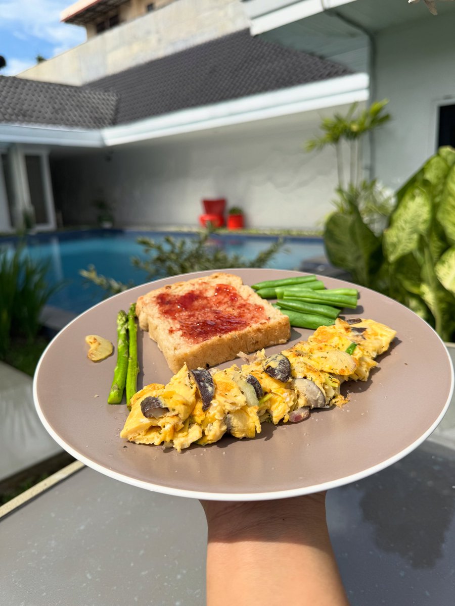 Miss Tweet | tweet media