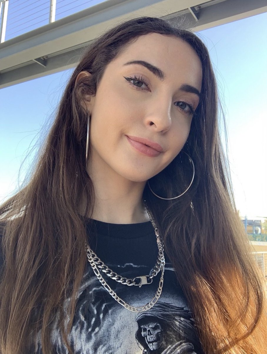 PrincessRomilly's tweet photo. it was fun to straighten my hair yesterday 💜 https://t.co/ZlqEXewar3