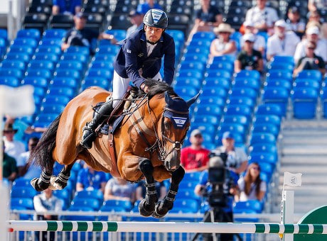 🏇 DANIEL BLUMAN 🇮🇱 REFAIT SON APPARITION DANS LE TOP 15 MONDIAL !

Félicitations au cavalier olympique israélien de 35 ans, natif de Medellin 🇨🇴, qui fait un bond de la 20ème à la 15ème place et réintègre aujourd'hui le prestigieux top 15 mondial du saut d'obstacles, un an et