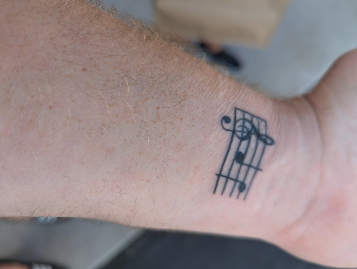techconin2821's tweet image. Tattoo check! Your last Tattoo and why you got it
My SO and I are huge live music fans. It's her initials in a treble clef.