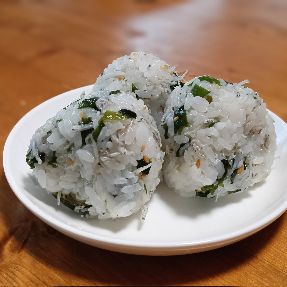 CareerLab_'s tweet image. 過去レシピ💛
スーパーフードを融合させたおにぎり🍙
１合のご飯に
ちりめんじゃこ３０g
ワカメ（乾燥）３g
金胡麻 適量
胡麻油 適量
塩分は塩を付けながら握るので敢えて入れません。
食べるときは、よく噛んで😊

#OnigiriAction
#おさらい
#発酵文化研究所