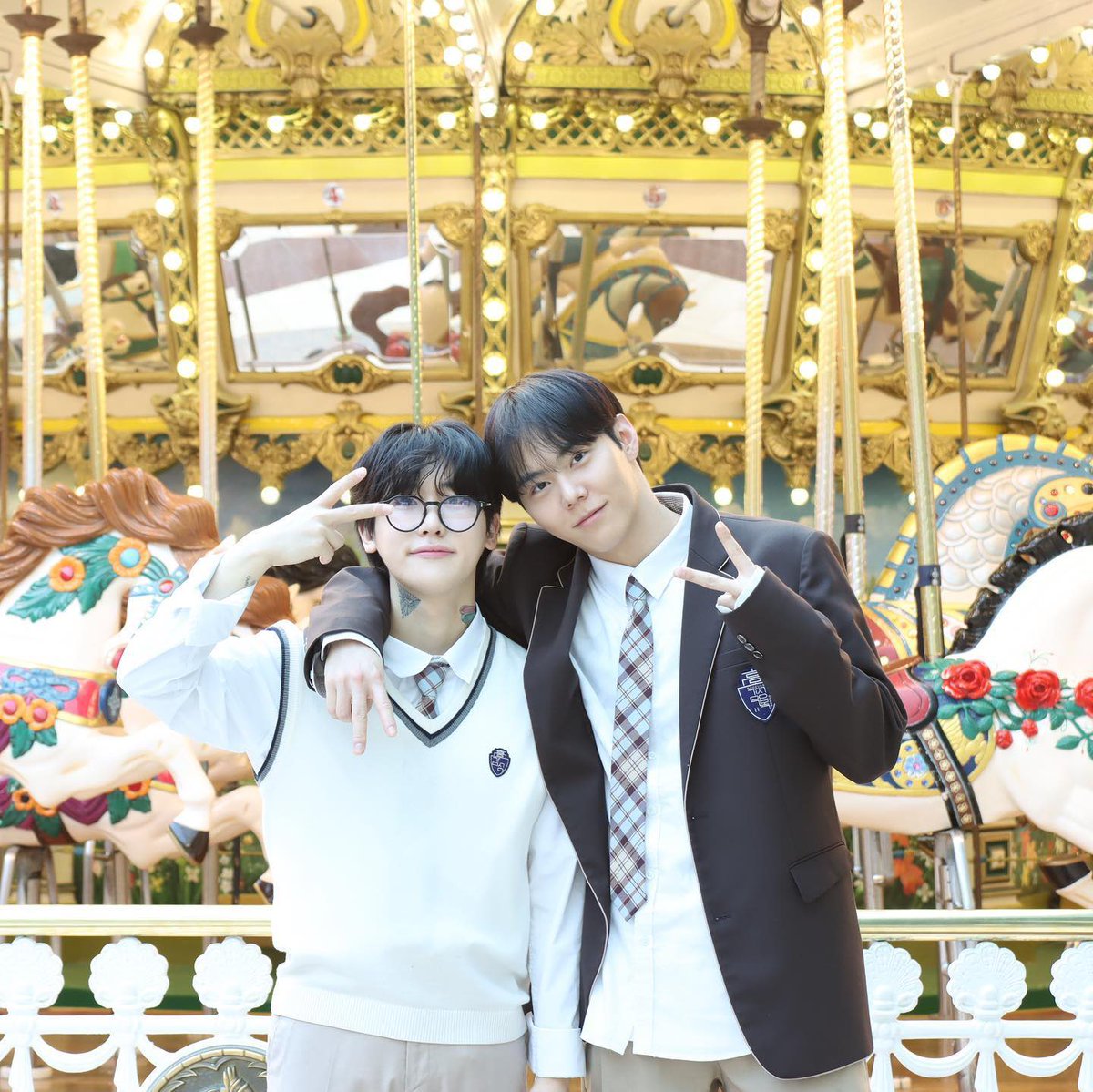 ddu_3333's tweet photo. 교복 더 줘 https://t.co/AmycYnABCU