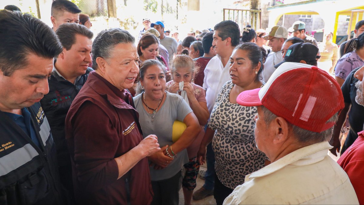 juliomenchaca_'s tweet image. Es muy importante mantener el sentido de solidaridad, estamos escuchando y atendiendo las peticiones de las familias de la región.
Todo el aparato gubernamental está enfocado en hacer llegar la ayuda.
#PrimeroElPueblo