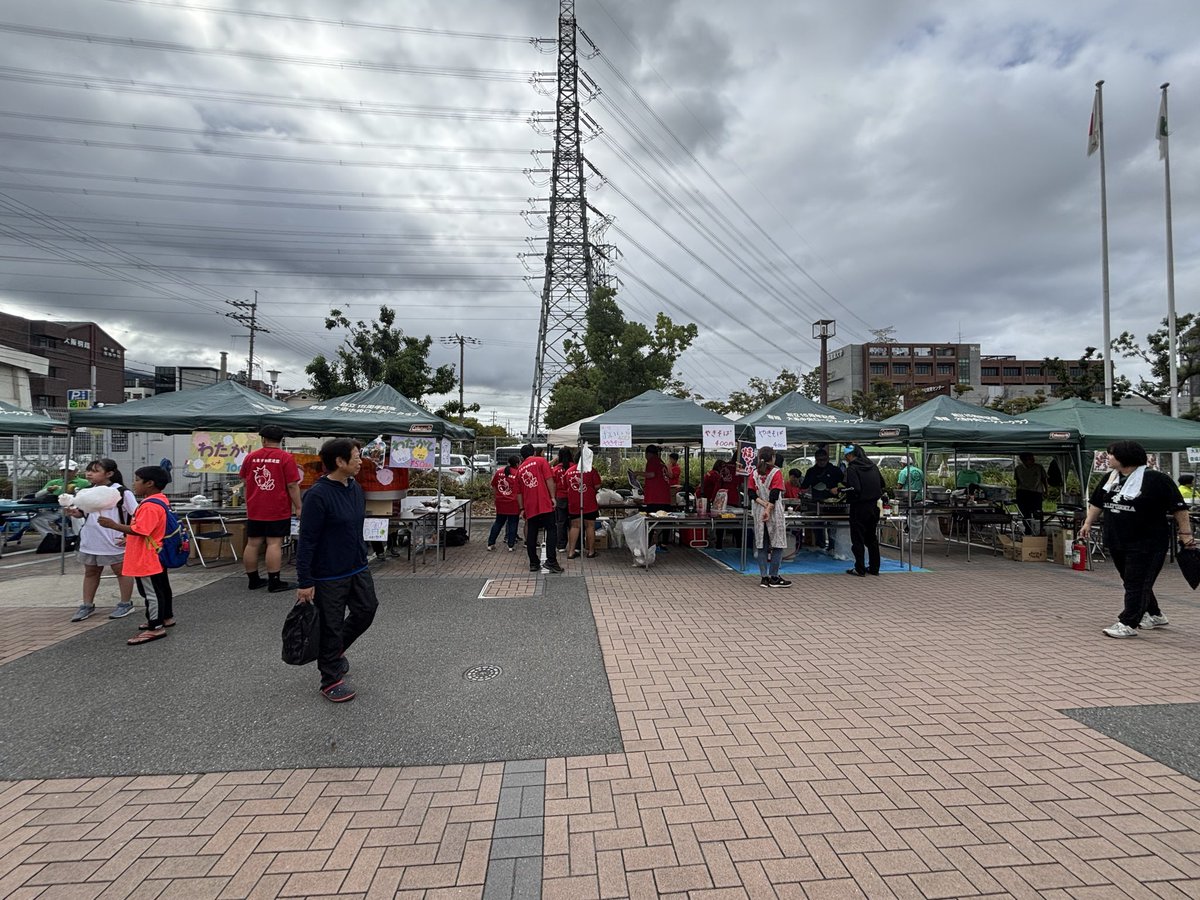 今日は第45回、大東スポーツカーニバル・開会式に参加させていただきました。
沢山の方が集まり、今から各種競技や体力測定が行われます！
外では焼きそば、おにぎり、わたがしなど✨
#大東市
