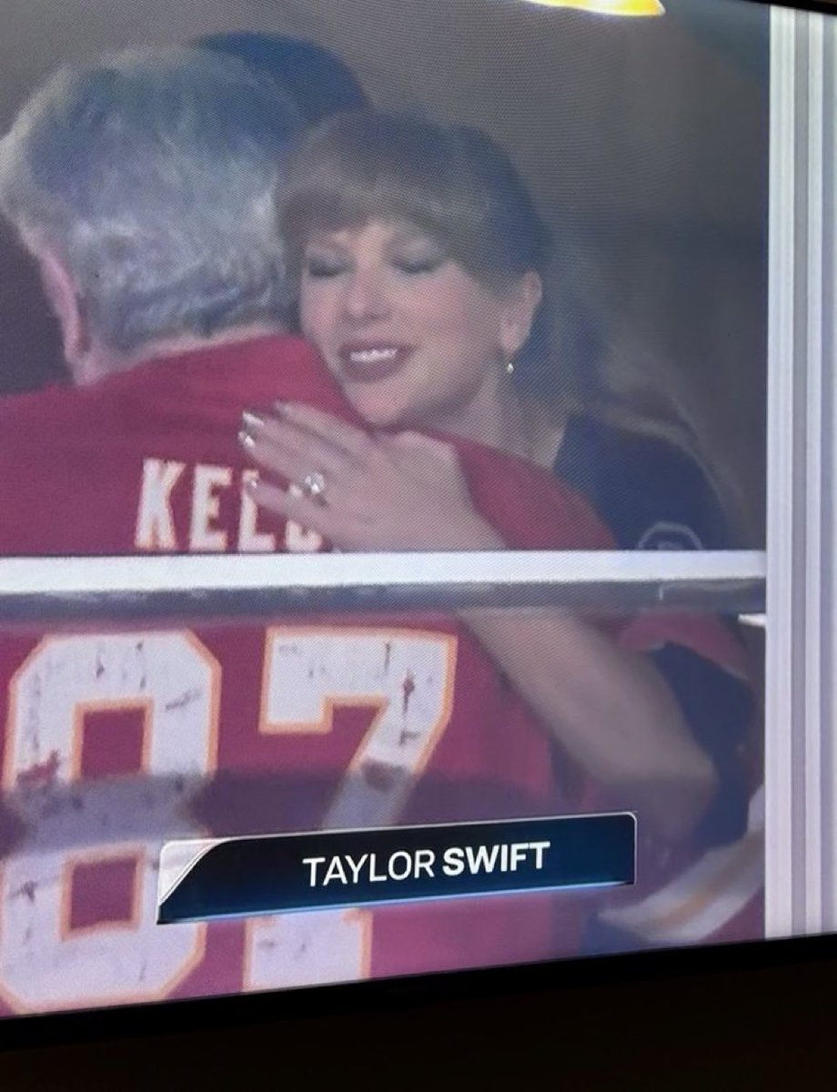 Taylor Swift e Ed Kelce no jogo de hoje!