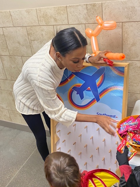 OpenDoorMission's tweet image. 🍬 We still need candy for children experiencing homelessness at Lydia House! The candy will be handed out at Treat Street happening soon.

Drop off candy at Lydia House or any donation center by Oct. 15! Please let staff know the candy is for Treat Street when dropping off 🍫