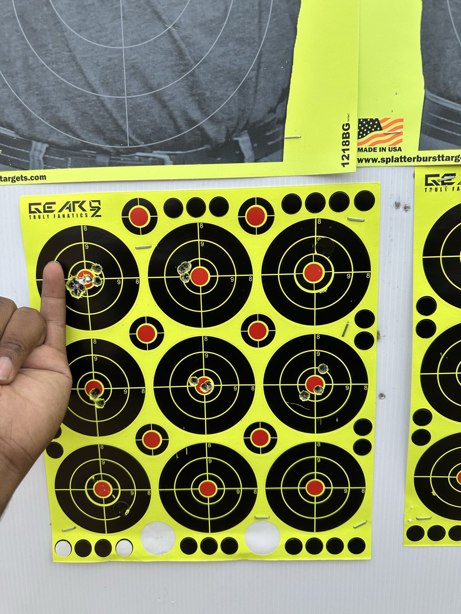 dabandalorian's tweet image. Some tight 100 yard groups with my @DeserttechHQ SRS.. the most insane gun I own.. crazy accurate 😮‍💨 #deserttech