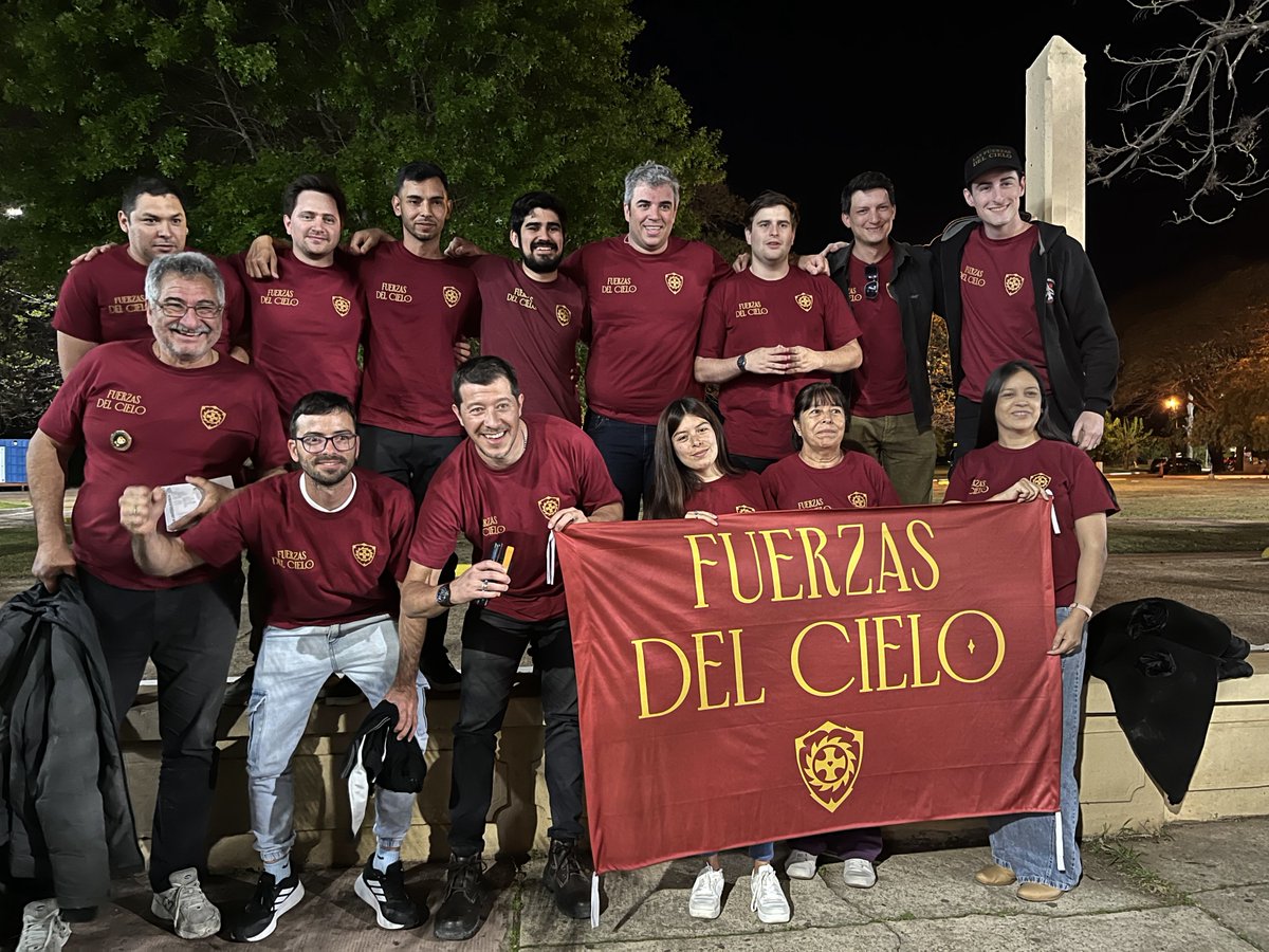 ABRAN PASO, LLEGÓ JAVIER MILEI!
Este año el congreso es del león:
Hacemos campaña, aunque llueva o haga frío, en el centro o en la costanera hasta los domingos inclusive. La causa está por encima de todo. VLLC 3:19