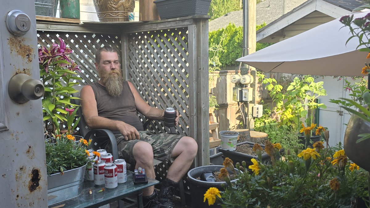 EntangledLogic's tweet image. These two motherfuckers are showing up at your doorstep uninvited, what do you do? Note. My brother doesn&apos;t always look like he&apos;s passing out.