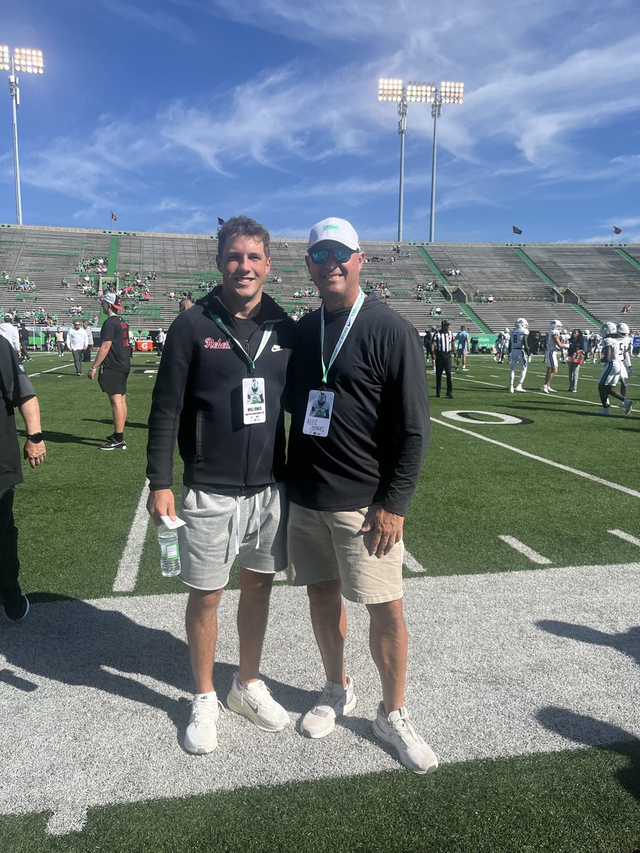 WillJones_5's tweet image. Great game day at Marshall! Thank you @CoachRSmith1 for having me. 

@CoachJDWhite @CoachCornutt @HerdFB