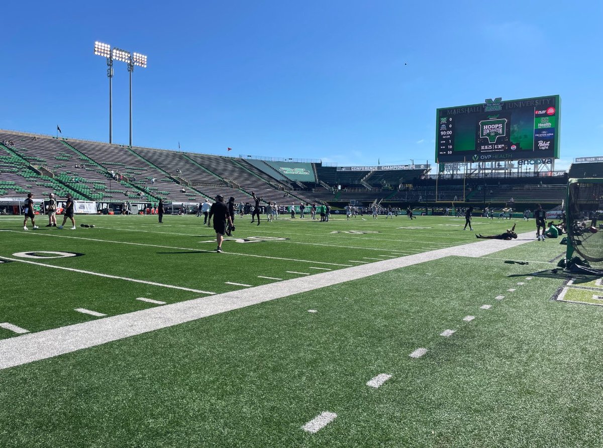 WillJones_5's tweet image. Great game day at Marshall! Thank you @CoachRSmith1 for having me. 

@CoachJDWhite @CoachCornutt @HerdFB