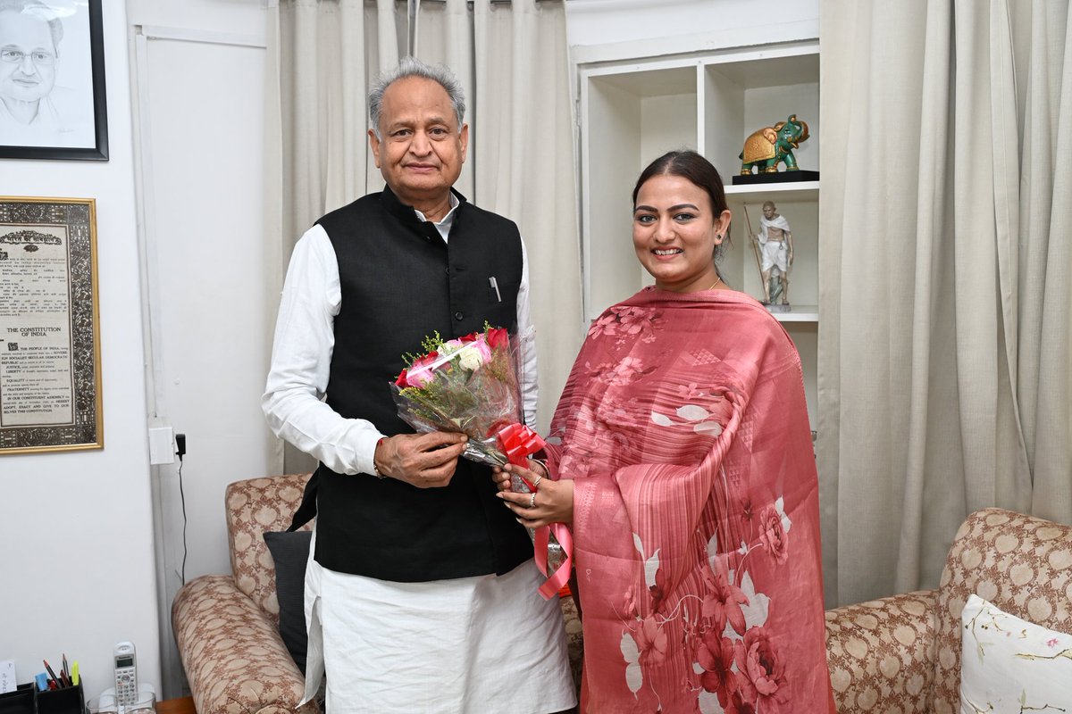 कल जयपुर प्रवास दौहरान राजस्थान के जननायक, ग़रीबो के मसीहा, सियासत के जादूगर मेरे राजनीतिक गुरु आदरणीय मुख्यमंत्री श्री अशोक गहलोत साहेब से आत्मीय मुलाक़ात की व मेवाड़ की राजनीति को लेकर विशेष चर्चा की। 
आपका आशीर्वाद बना रहे साहेब।
<a href="/ashokgehlot51/">Ashok Gehlot</a> <a href="/RahulGandhi/">Rahul Gandhi</a> <a href="/INCRajasthan/">Rajasthan PCC</a>