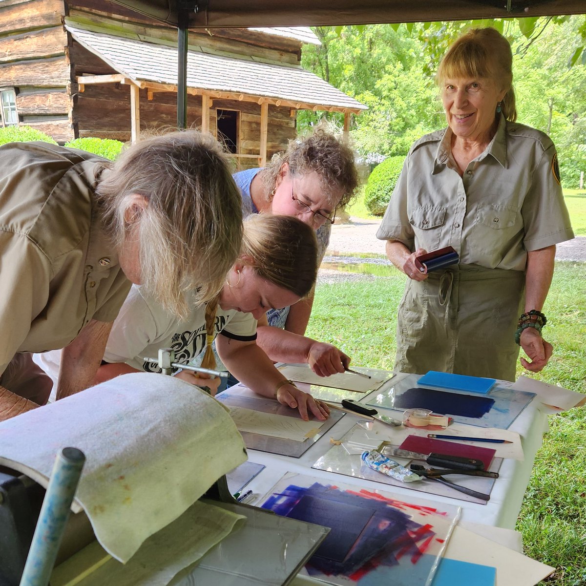 profdodd's tweet photo. Enjoyed sharing the story of Anna Marie Pavlik's experience as an Artist in Residence @GreatSmokyNPS. A linoleum cut print she donated to the park includes 21 different plants she identified in the park. @SmokiesFriends helps fund the AIR program.
https://t.co/jgg05Knwqg https://t.co/bw0jXbVNlH