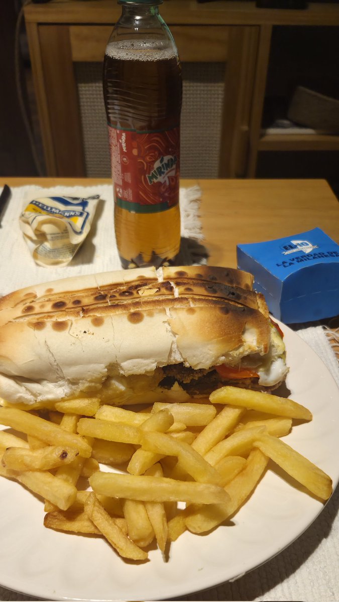 Solamente muero los domingos
Y los lunes
Ya me siento bienn