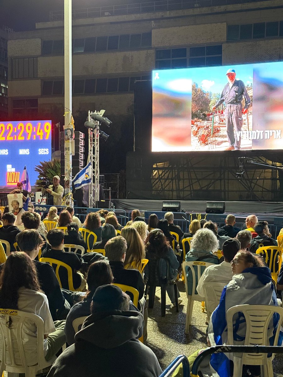 4:00 AM in Israel. 
The square awaits the hostages 🎗️💛
