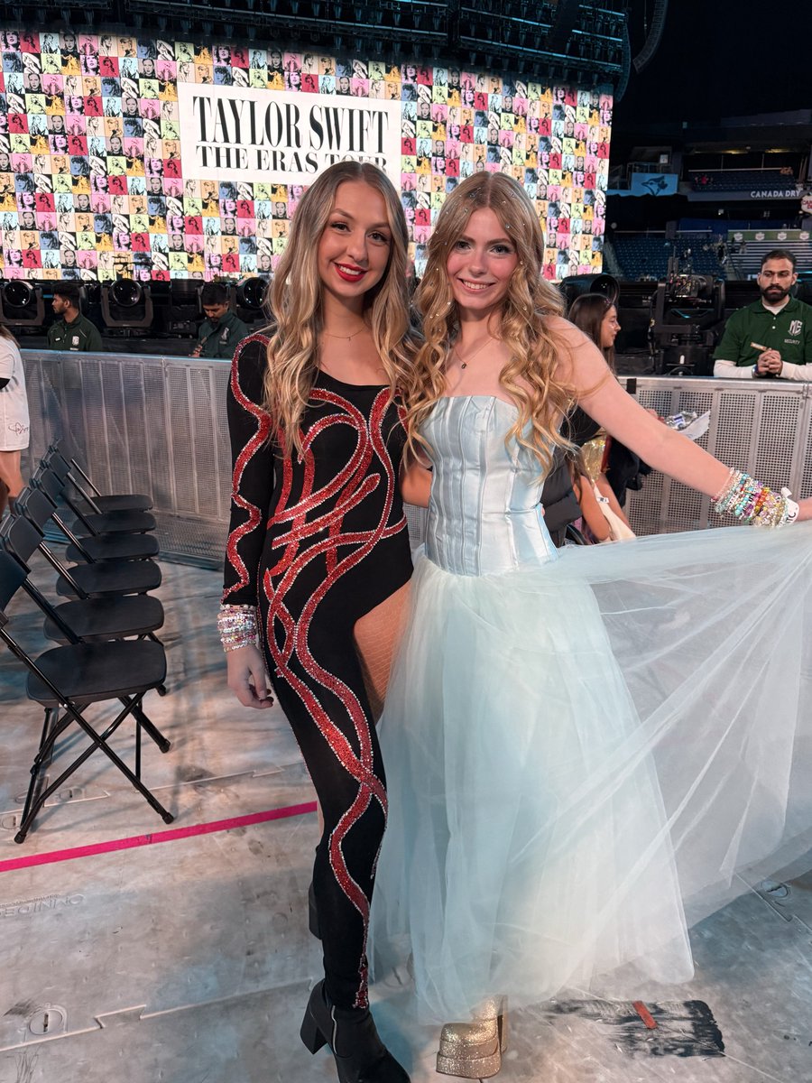 addyatmidnight's tweet photo. just remembered these two queens who came together to maximize a debutation joint slay 🐍🦋 https://t.co/xQM7Hye1IV