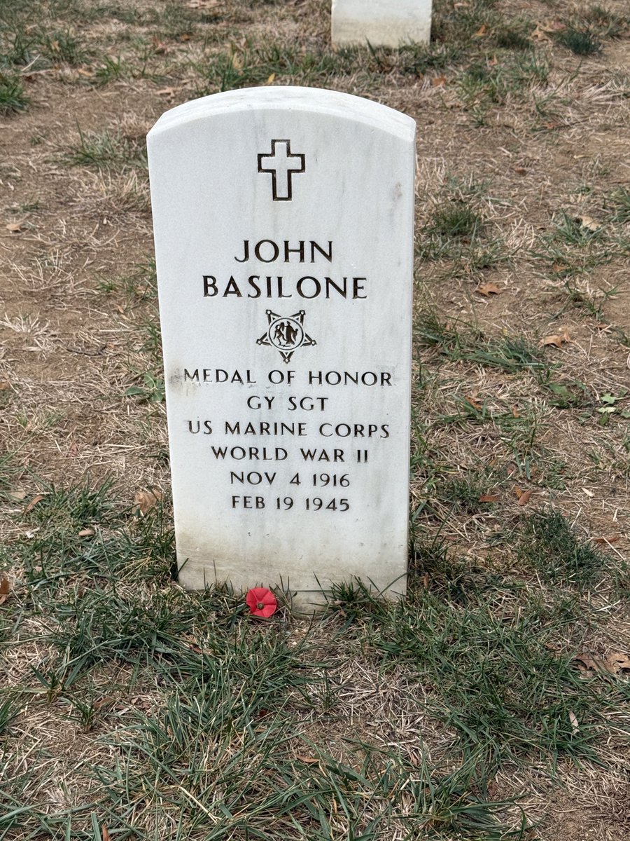 Paullmatt's tweet image. Great afternoon with the fam. Walked the endless rows of Arlington Nat’l Cemetery.
