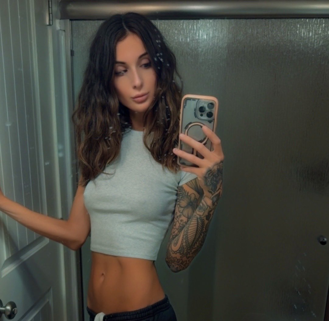 Got caught in a rainstorm at the farm, rare natural hair appearance ft. My bathroom mirror that constantly ends up with breastmilk sprayed on it ✌🏼
