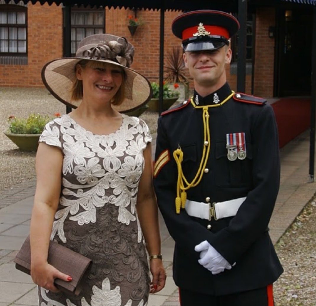 VickyRichterUSA's tweet image. Britainâs Betrayal: The Nation That Shelters Strangers but Abandons Its Soldiers
âI fought for this country and it means nothing.â
Those were the last words of Rob Homans, a British veteran who survived Afghanistanâs hellholes only to die on Britainâs streets â forgotten,âĶ
