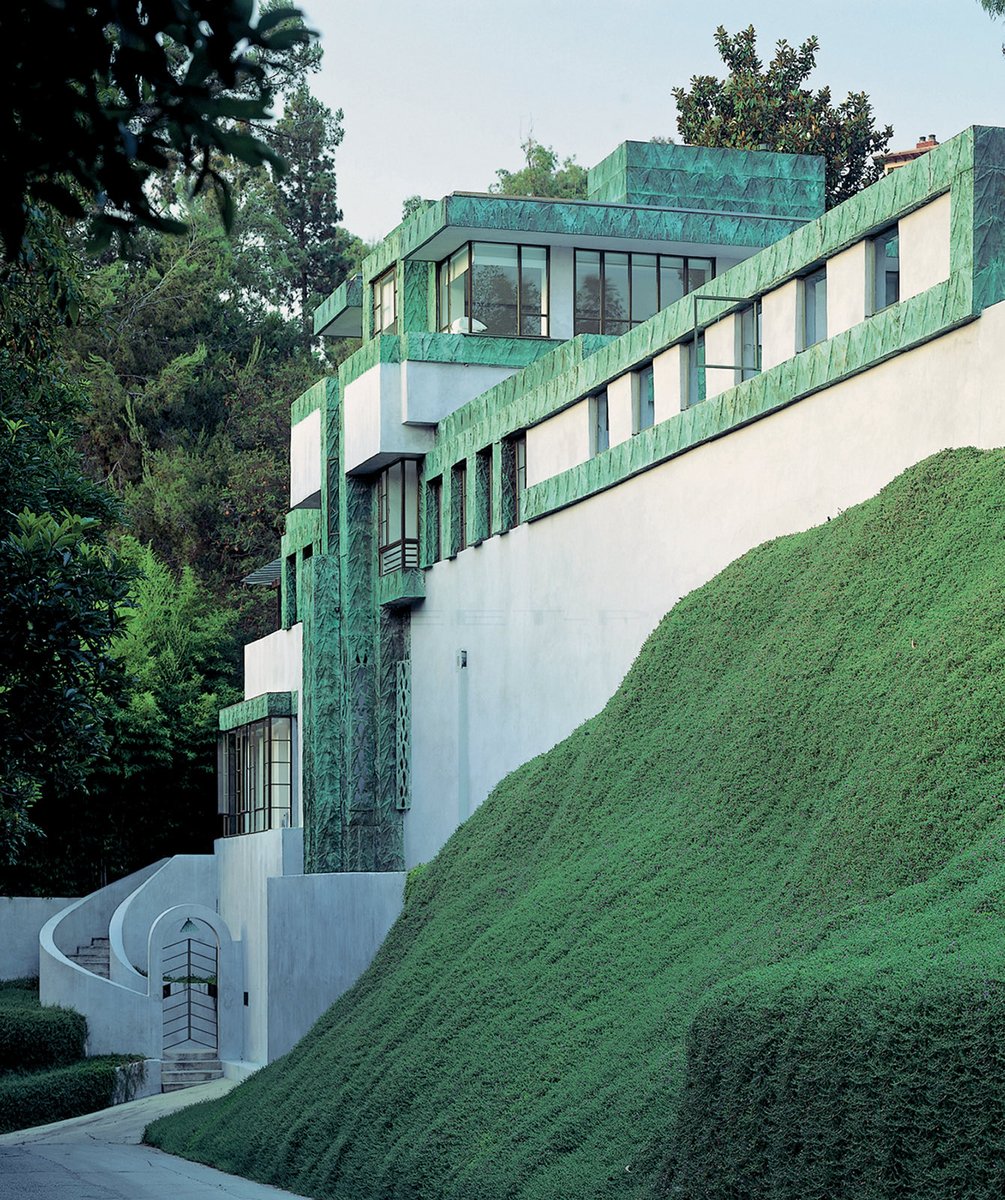 zoeloveshouses's tweet image. lloyd wright’s samuel-novarro house that diane keaton bought and restored in 1988