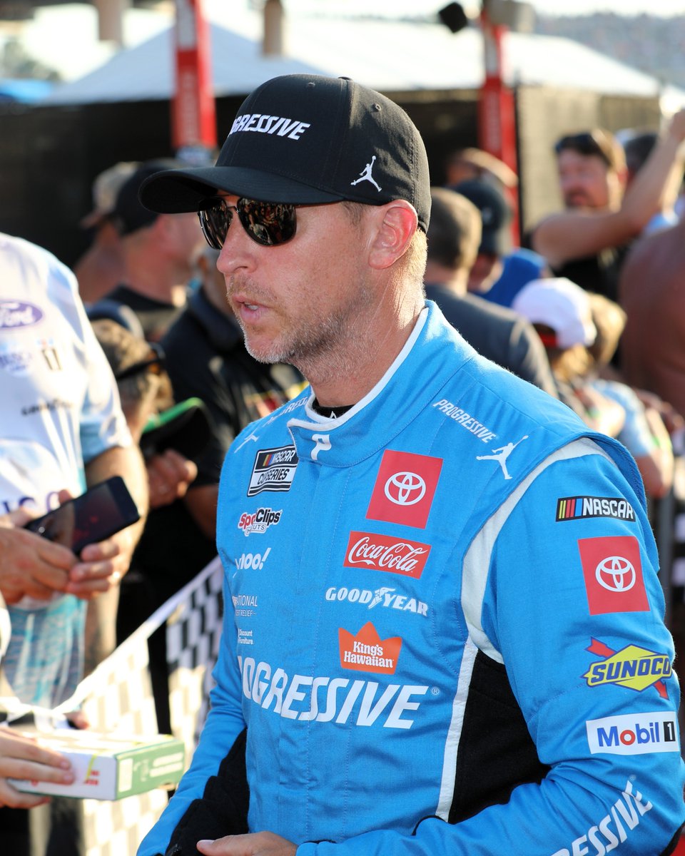 finishlinereprt's tweet image. Denny Hamlin finished where he started the day, out front, to win his 60th career Cup race at Las Vegas Motor Speedway.  Kyle Larson had a strong car all day but, in the end, had to settle for second place.  finishlinereport.com/cup-series-202… 
#dennyhamlin #JGR #joegibbsracing #NASCAR