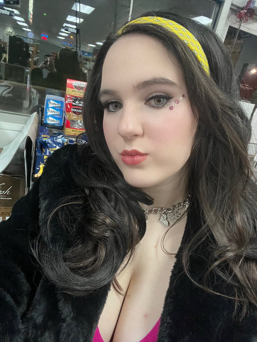 TheRealAshle's tweet photo. ✨💛💖 https://t.co/tcvmeD2M11