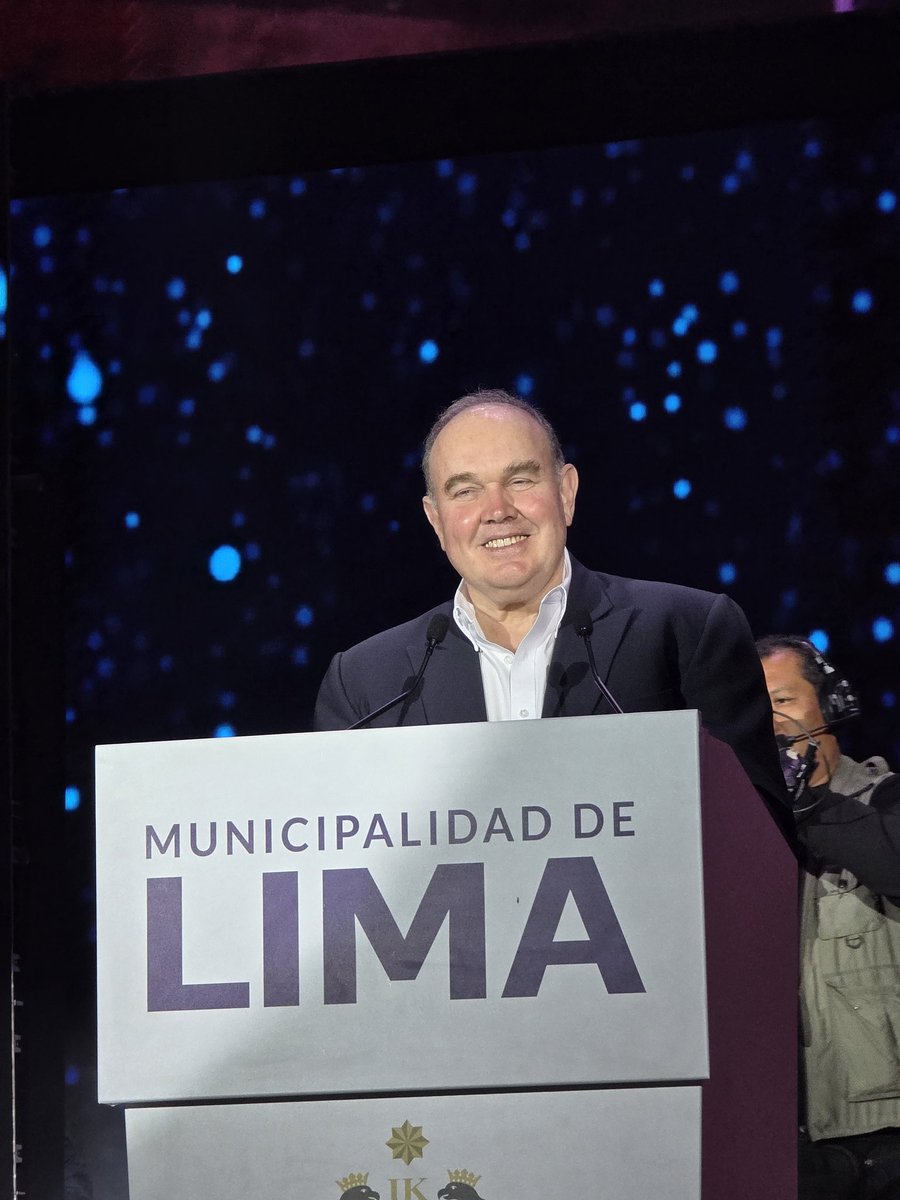 EsdrasRicardoMe's tweet image. 🇵🇪 @rlopezaliaga1 en el Parque de la Exposición. 
#MuniLima #Lima