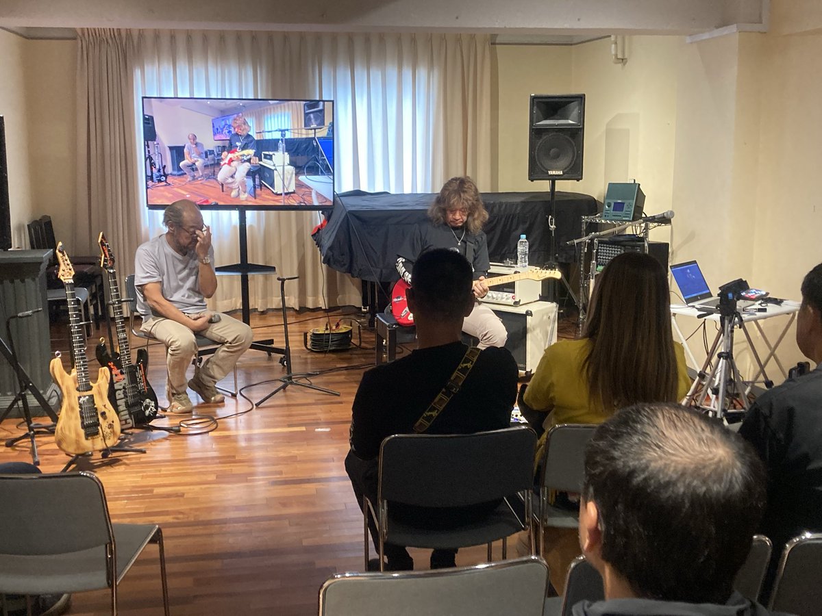 OR9ulcK8xSKaKdj's tweet image. 昨日はありがとうございました！
現在のバンドThunder の
曲もカッコ良くて、CDも買ってしまいました♩ 辛口　洋楽ファンも愛聴できる
素晴らしいアルバムです。
モトリーとか、エアロとか、
CD買って聴いたワクワク感が、蘇ります！

トリオのベースやドラムも
凄くいいです！

#Thunder
#福田洋也