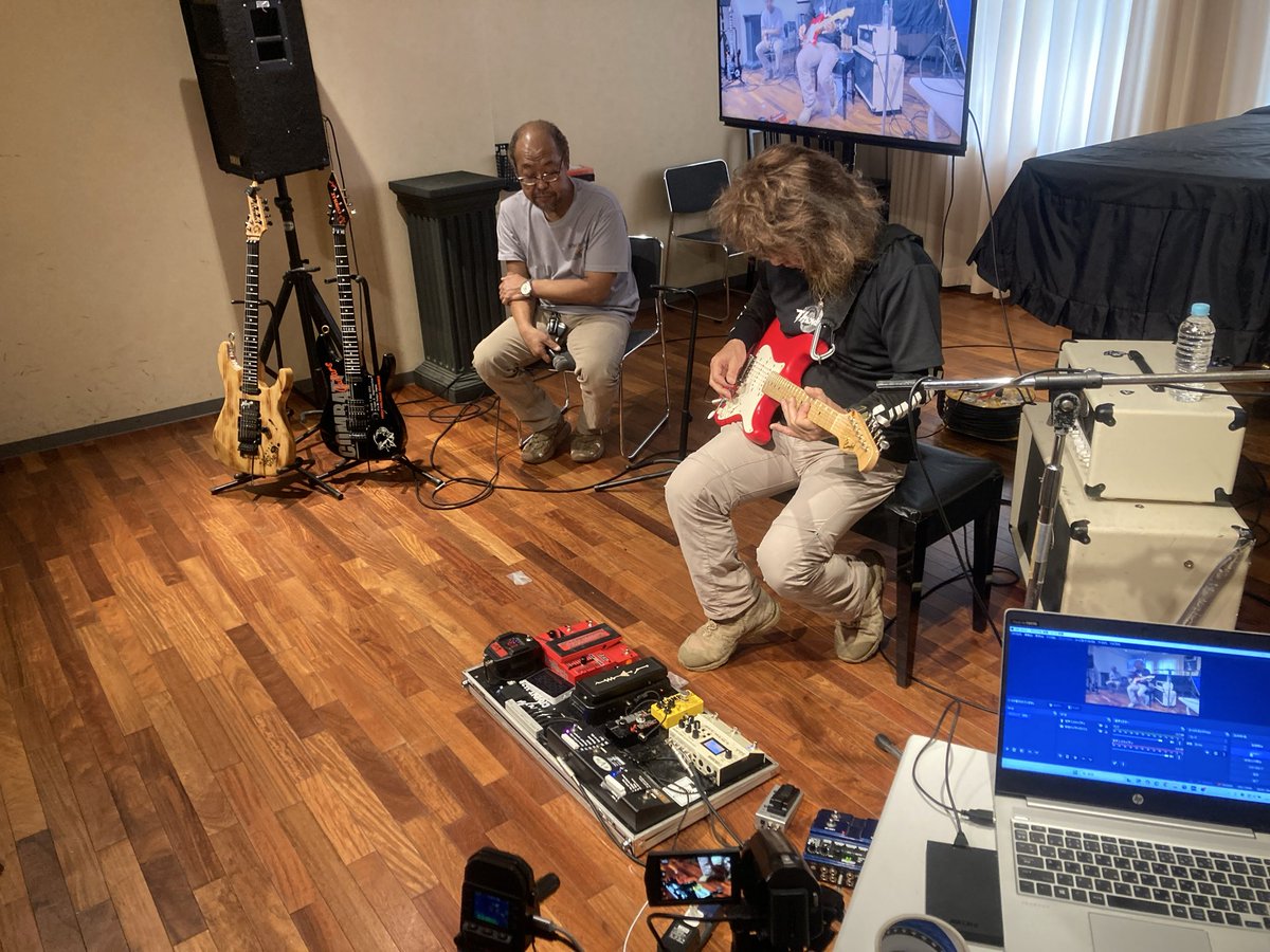 OR9ulcK8xSKaKdj's tweet image. 昨日はありがとうございました！
現在のバンドThunder の
曲もカッコ良くて、CDも買ってしまいました♩ 辛口　洋楽ファンも愛聴できる
素晴らしいアルバムです。
モトリーとか、エアロとか、
CD買って聴いたワクワク感が、蘇ります！

トリオのベースやドラムも
凄くいいです！

#Thunder
#福田洋也