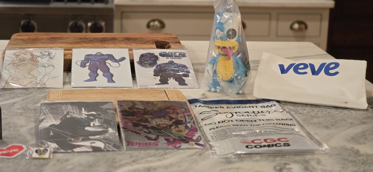 waltynova's tweet photo. New York Comic Con haul. @veve_official  @ecomi_  @tokidoki @OriginalFunko @Mattgondek @Todd_McFarlane https://t.co/szJWAesMLK