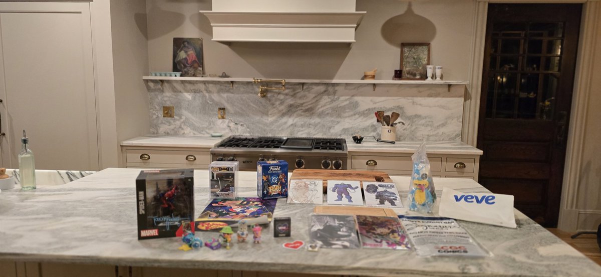 waltynova's tweet photo. New York Comic Con haul. @veve_official  @ecomi_  @tokidoki @OriginalFunko @Mattgondek @Todd_McFarlane https://t.co/szJWAesMLK
