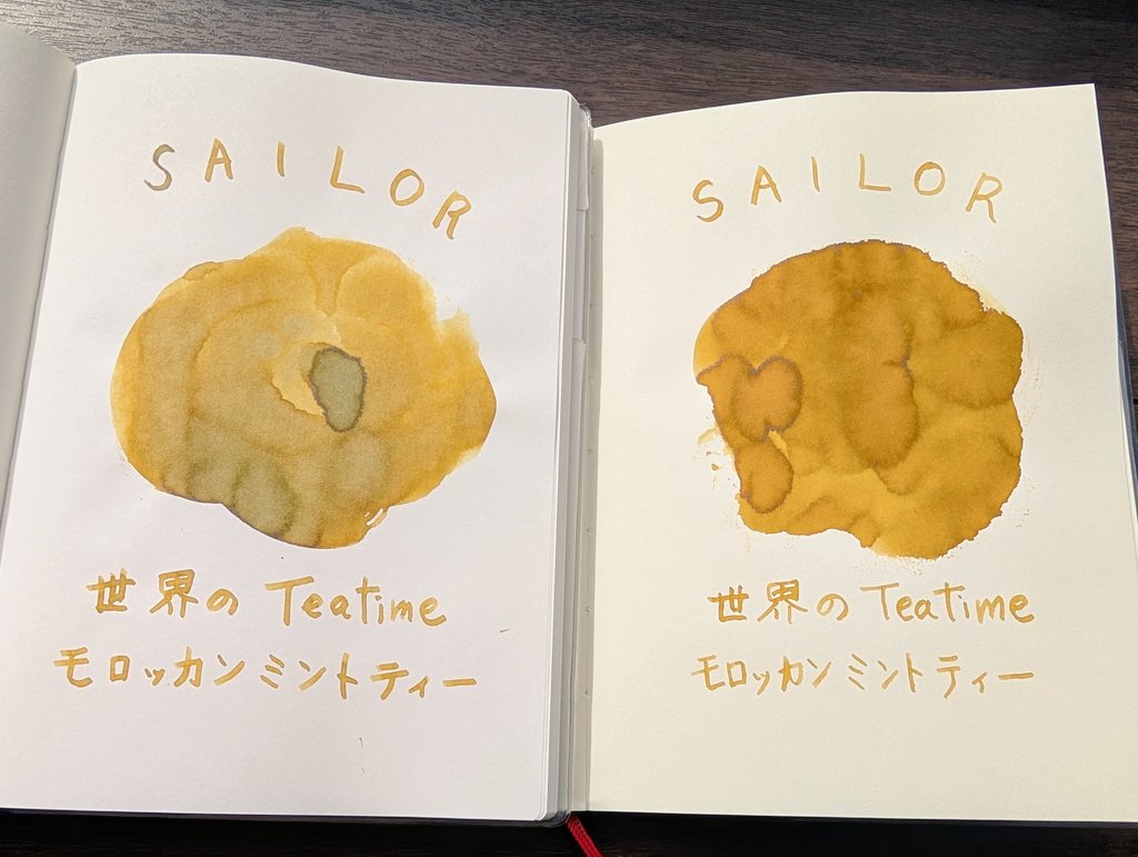 #万年筆インク
セーラー万年筆
世界のTeatime
モロッカンミントティー

名前のせいか、エキゾチックな色に見えてきますね。
トモエリバー白(左)がよりミントティーの雰囲気をだしてます。MDペーパークリーム色(右)も好きな色です。もう販売してないのが残念！