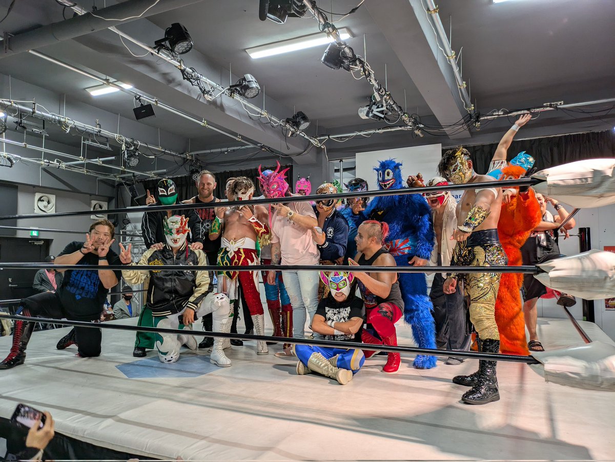 #LMO後夜祭 @ POST DI AMISTAD 終了。

MEXAのマノ・ア・マノいかがでしたか？

がんばってくれた全選手・スタッフにホント感謝です。

そして集まっていただいたルチャファンの
皆様、本当にありがとうございました！

写真お借りしました <a href="/HIDEYA42732848/">HIDEYA</a> 

#LMOVL