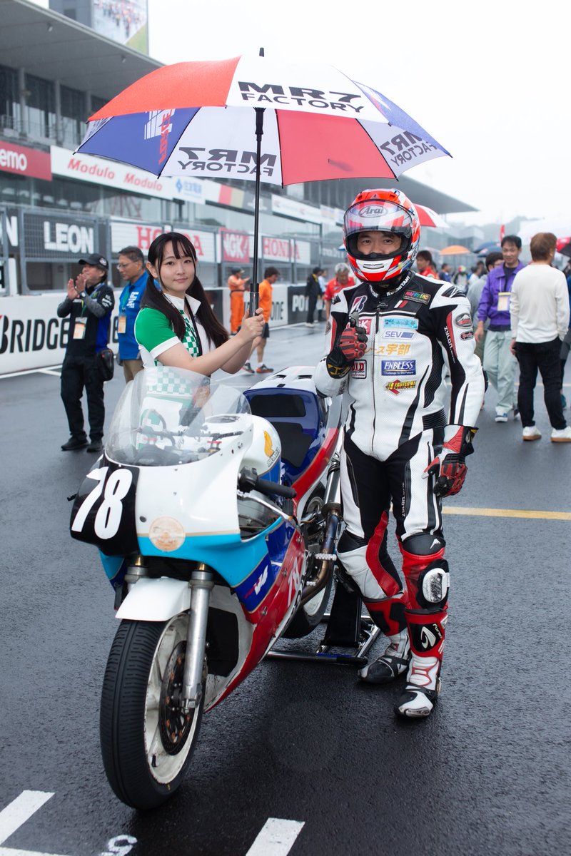 shippo_hama's tweet image. 鈴鹿 FUN&amp;amp;RUN! 2-Wheels
25.10.11

橋本選手総合優勝🏆️おめでとうございます🎉

🏍️ライダー🏍️
橋本 尚樹 選手 @bootang78

🏍️レースクイーン🏍️
新田柚花 さん @yuukanew3

#鈴鹿サーキット #SUZUKA #FUNRUN
#鈴鹿ファンラン #MIXBIG
