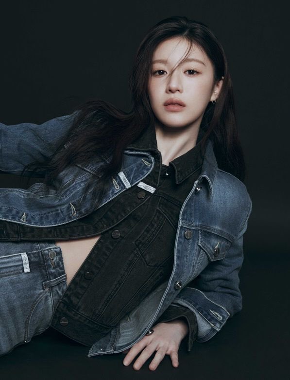 gyjbase's tweet photo. Go Younjung brings all the girls to the yard with her new photoshoot for Marithé François Girbaud ‘Records of Denim’ campaign. https://t.co/2C9HthhKBt