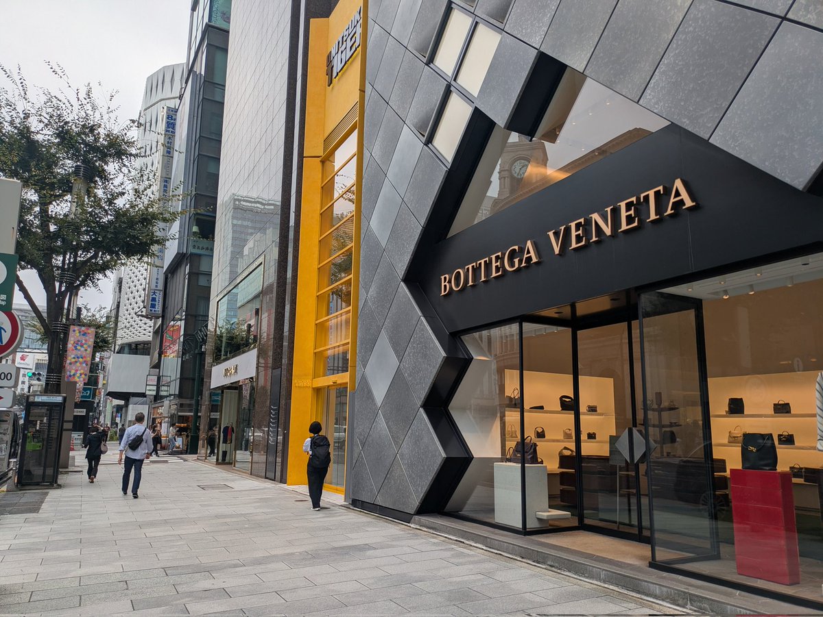 銀座は11時開店のお店が多いから、幕見当日券を売り出す時間帯はガラガラ
