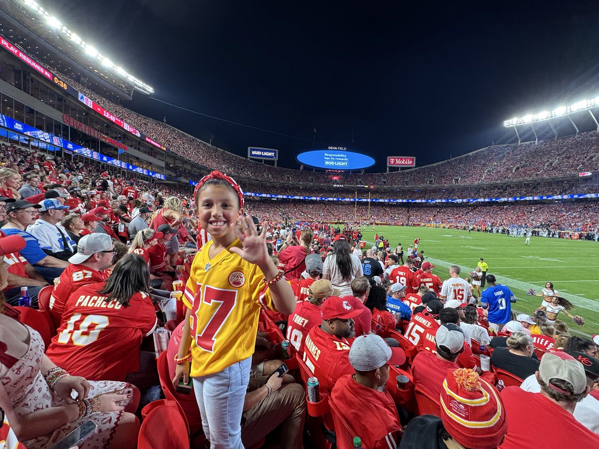 Hi <a href="/taylorswift13/">Taylor Swift</a> 🫶🏽

Let’s Go <a href="/Chiefs/">Kansas City Chiefs</a> 

#swiftie #kc #KCChiefs #SNFonNBC