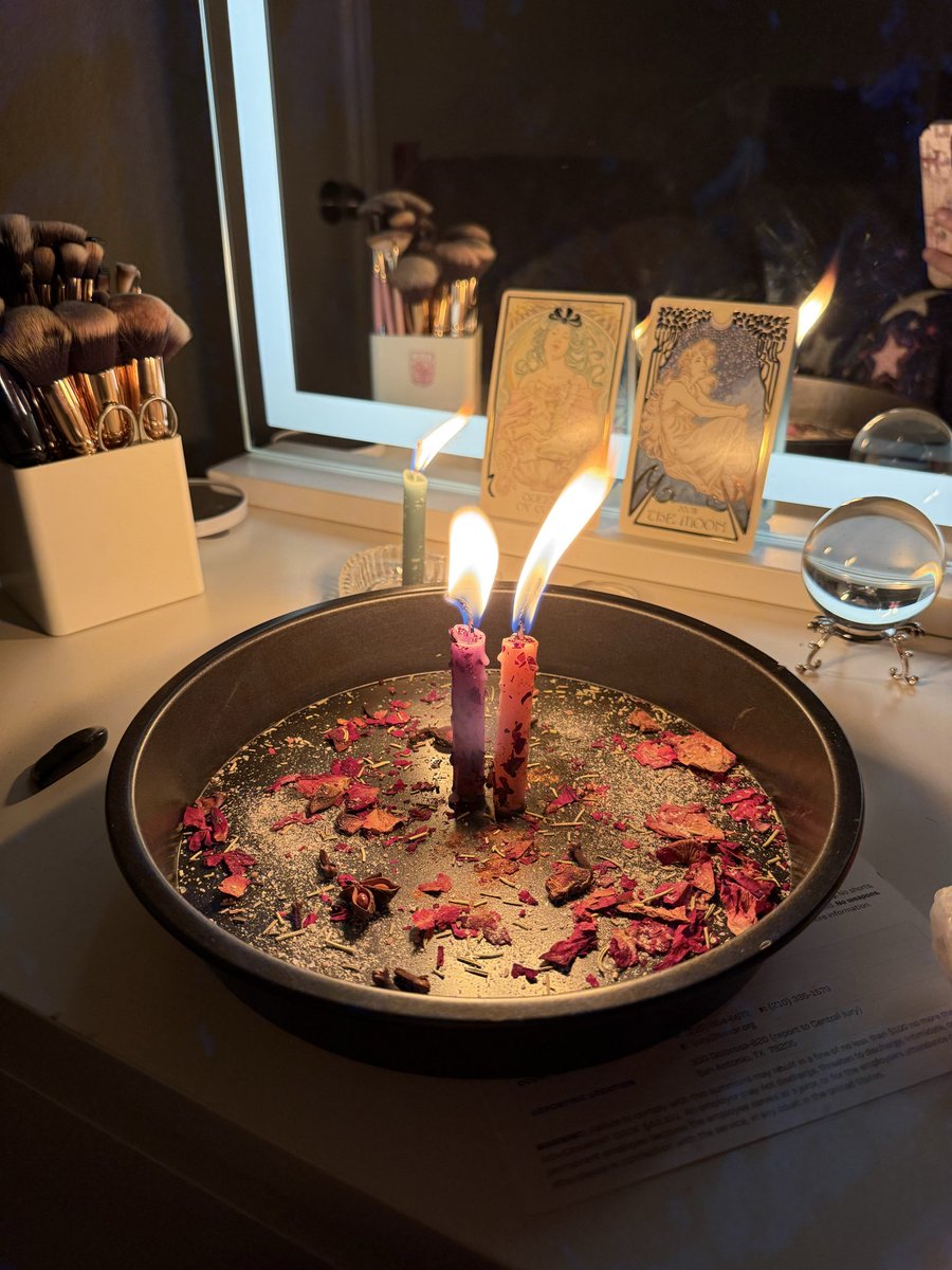 me in my room while you're wondering how i'm unemployed but rich af 👁️