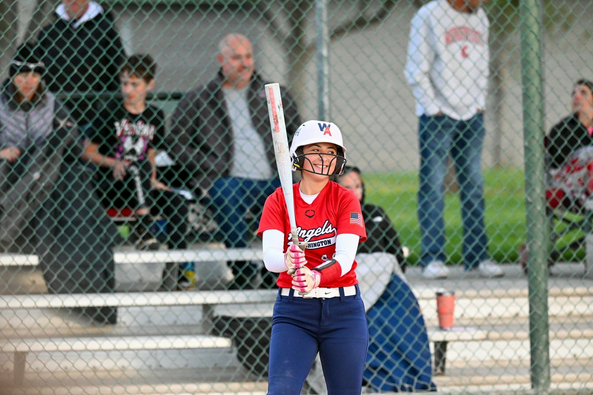 Aviationsoftbal's tweet photo. The game begins the moment you forget you’re playing. Play In Pink Show Case. @WAAngelsGold #SofballLife #BallOut #1Goal @GetBetter #On2TheNext #ImHer https://t.co/AGqUR2FRnY