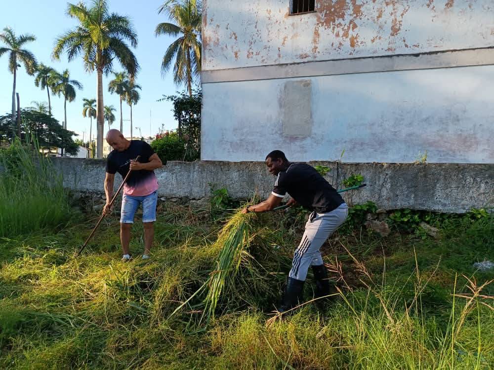 Dianarosa25's tweet photo. Jornadas de apoyo y acompañamiento en el municipio La Lisa ✨ @gemined y sus empresas reafirmamos nuestro compromiso con la comunidad. ¡Juntos #PorUnaCiudadMásLimpia! 🧹
@CubaMined @GEMINED2 @naimatrujillob @Rogellvare16832 @pedrisbel37 @ymazon77 @PresidenciaCuba #Cuba https://t.co/d8KjZiYl19