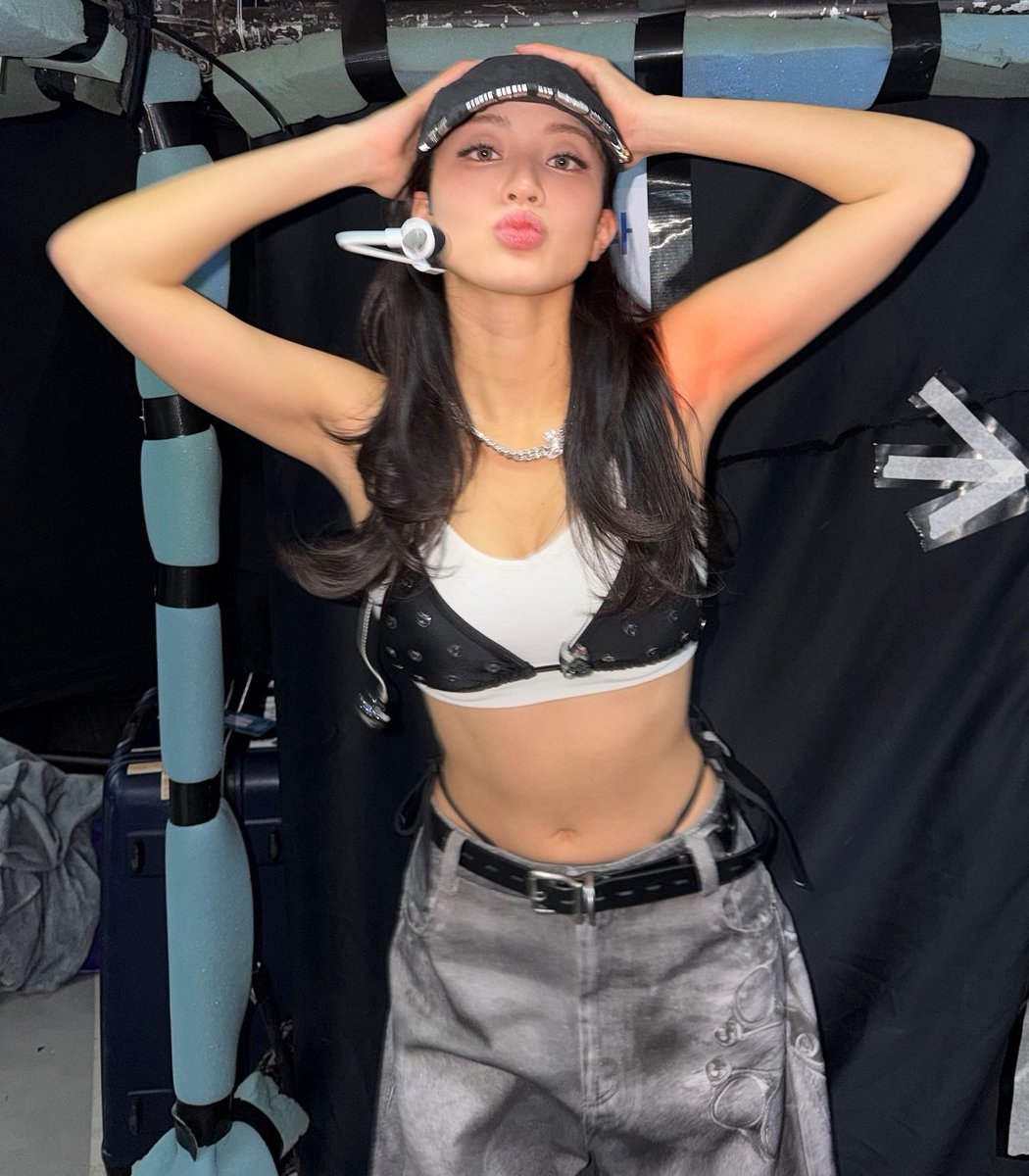 godmitzu's tweet photo. PARK JIHYO OH MY GOD?? https://t.co/3PQnYusc1O