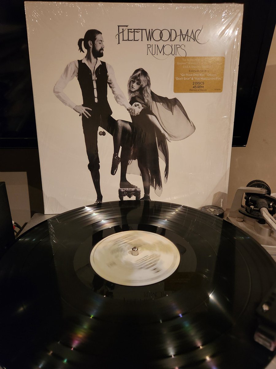 SpinVinyl1's tweet image. Continuing the Fleetwood Mac with Rumours. This is the 45 RPM 2 LP cut by Kevin Gray and Steve Hoffman. I would love to see how a 1LP cut by Kevin today for the Rhino High Fidelity series would compare. It would be hard to top this one.
#FleetwoodMac #Rumours #vinylrecords