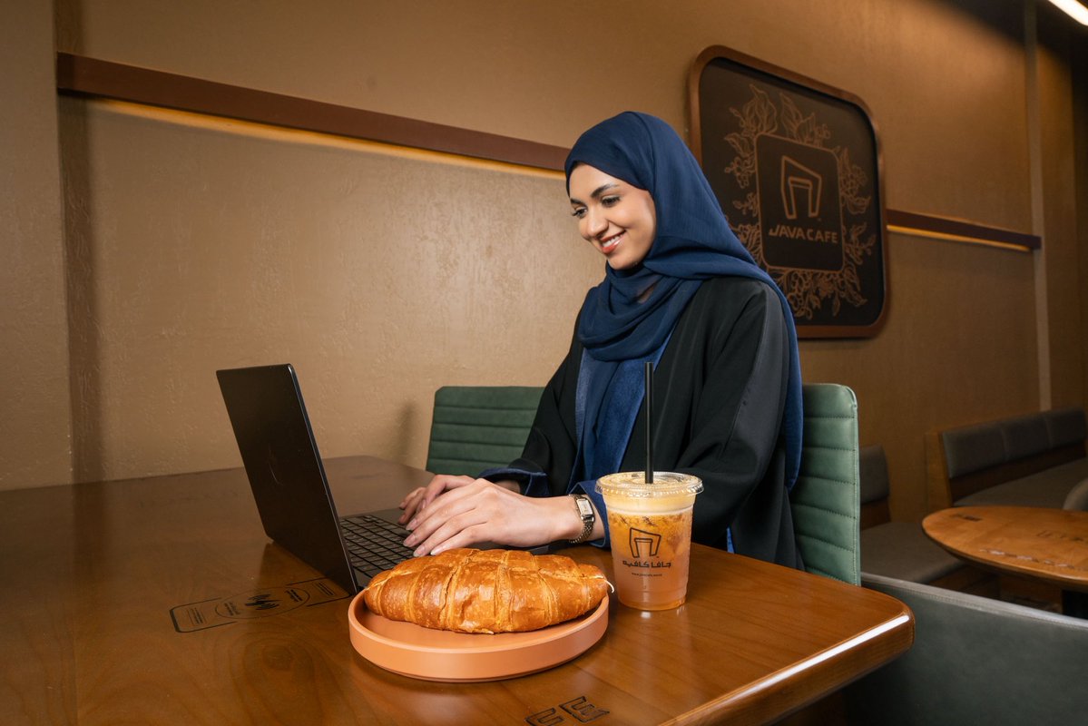 javacafeksa's tweet image. وش طلبك اللي يضبط مودك ويخليك تركز؟
☕ قهوة
🍹 عصير
🥐 كرواسون
🍰 حلى
#جافا_كافيه #قهوة