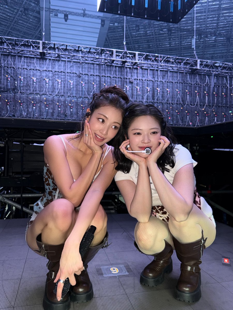 godmitzu's tweet photo. JEONGYEON AND JIHYO https://t.co/F98wCVtytG