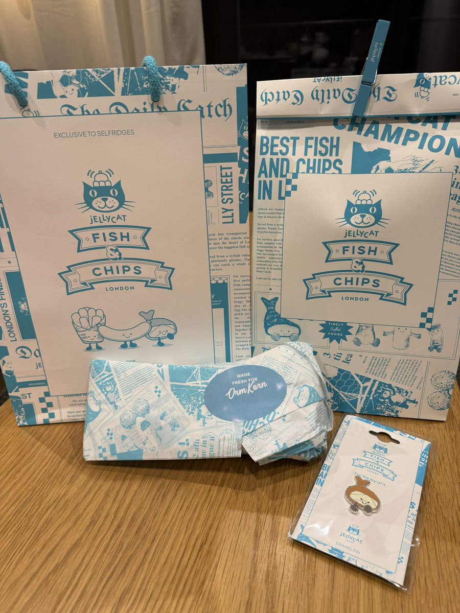 Sikmo4's tweet image. My bad, you probably want the vinegar too @ormmormm 😝😝
Please add it back yourself 555555🤣
P.S. And oh! A little mix-up— I accidentally slipped the letter for @linglingsirilak into the Fish & Chips bag 🙈🙈
Please help me pass it back to P'Ling🙏🏽🙏🏽
#ormkornnaphat…